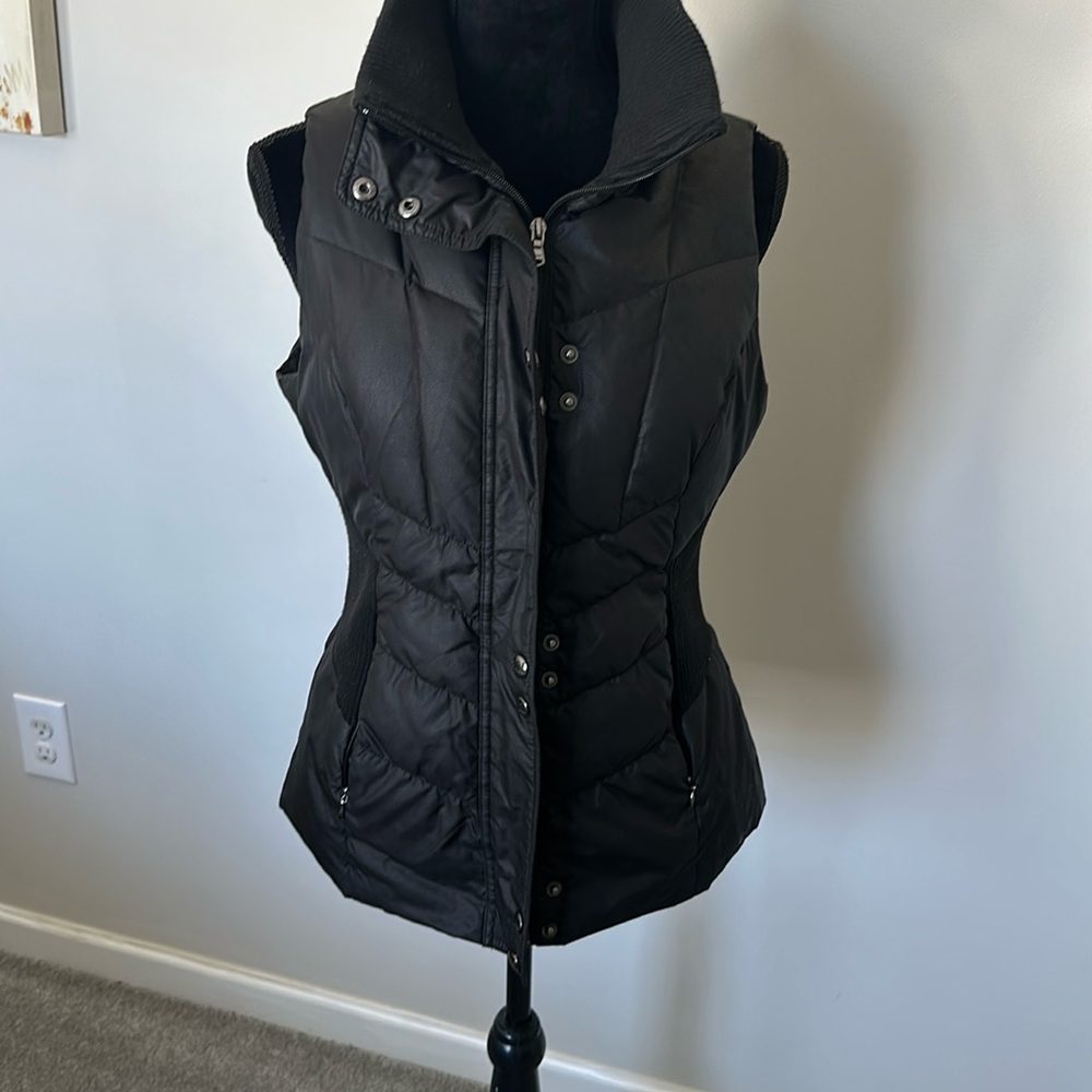 Guess black puffer vest